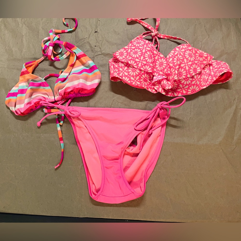 Like New Condition 3 piece swimsuit (2 tops / 1 bottom)
